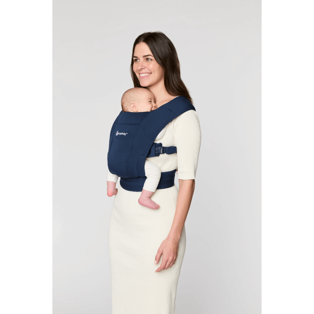 Ergobaby Embrace Newborn Baby Carrier – Soft &amp; Lightweight Fabric, Ergonomic “M” Position and Head Support, Adjustable Waistbelt &amp; Cross Straps, 3 Carry Positions, Easy to Use, 3-11 Kgs, Birth to 12 Months, Midnight Blue